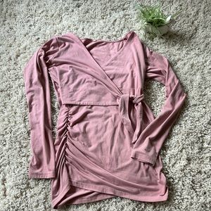 Super cute, pastel pink spring wraparound body con evening cocktail part…